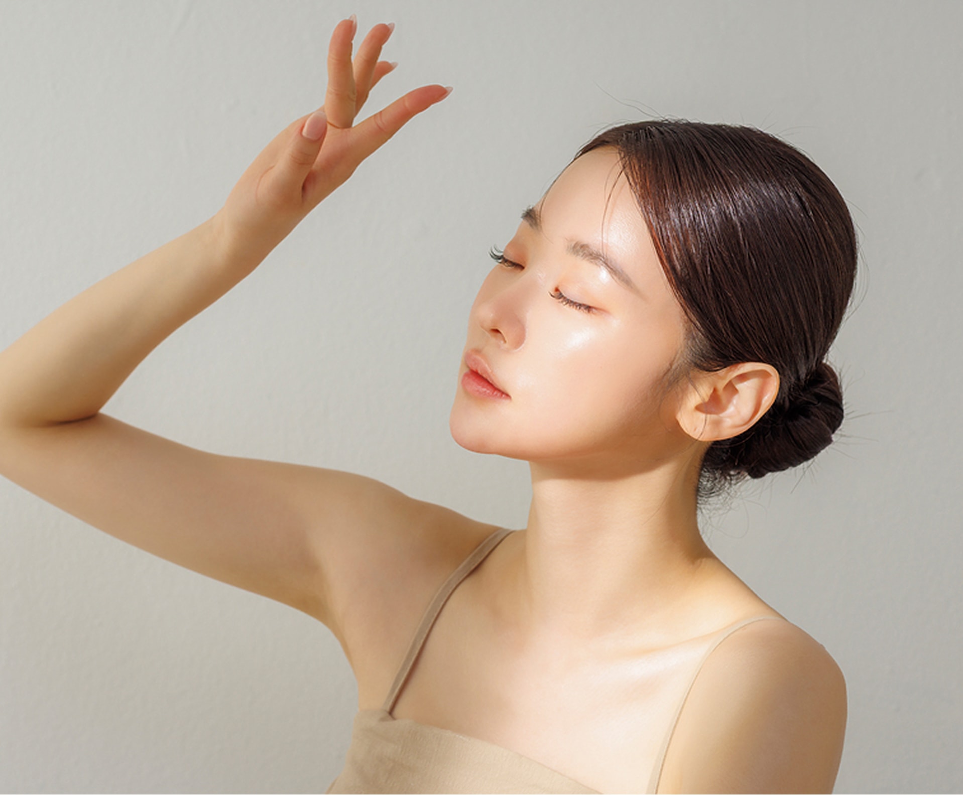 시술 후 편안한 표정의 여성